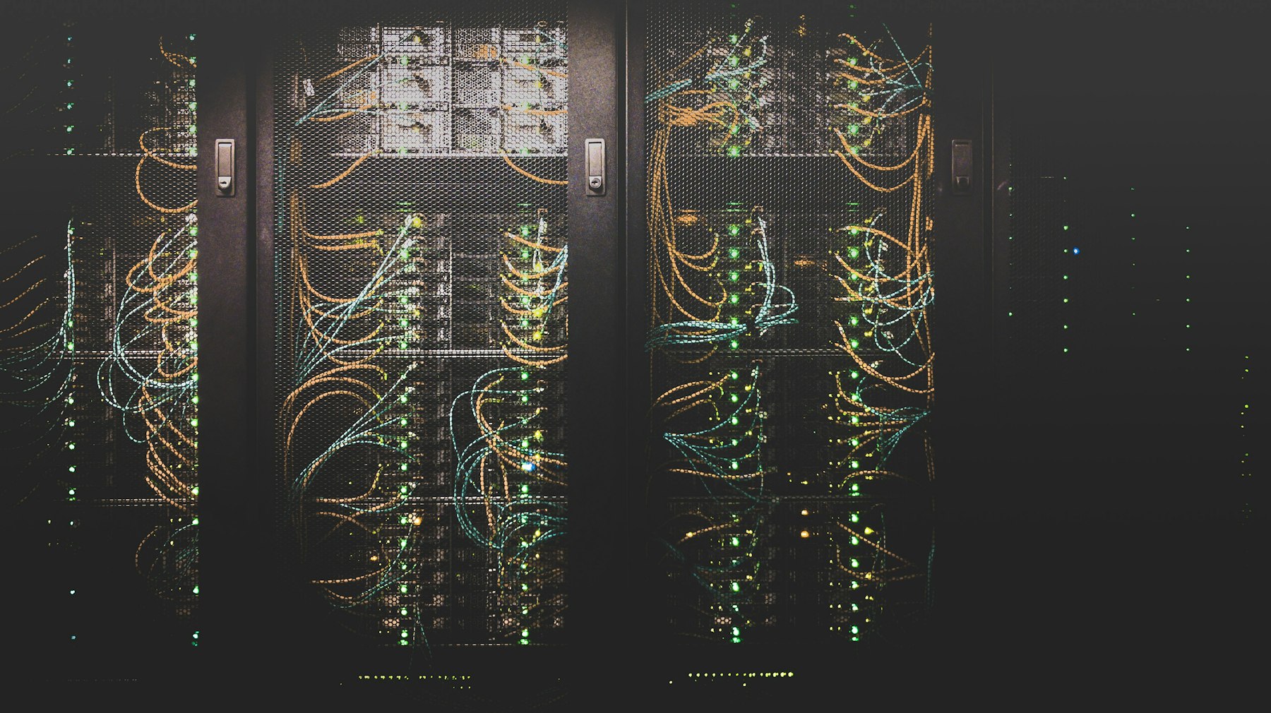 Referencia de racks. No es una instalación de GeekForce.